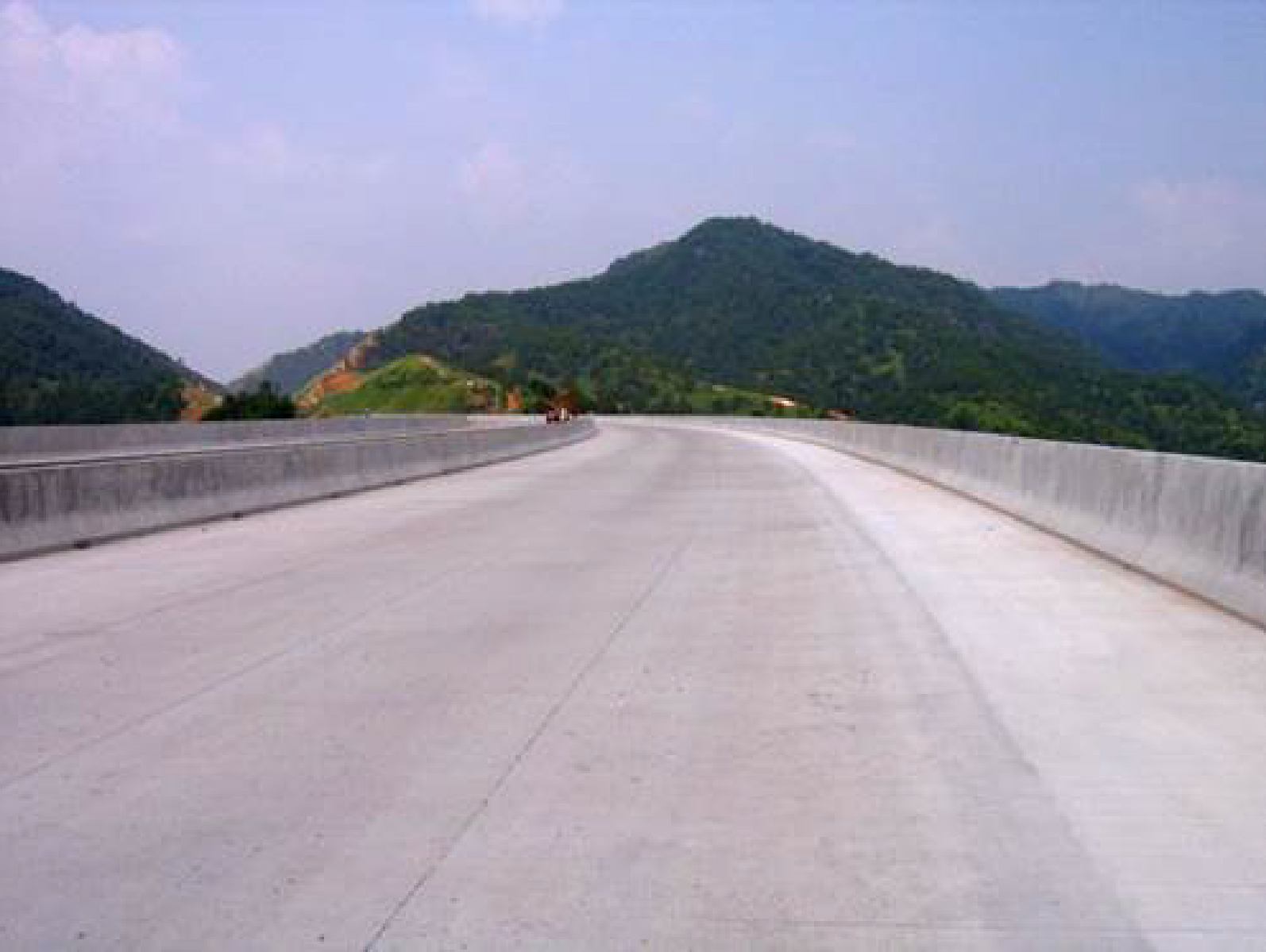 广东梅河高速桥面铺装